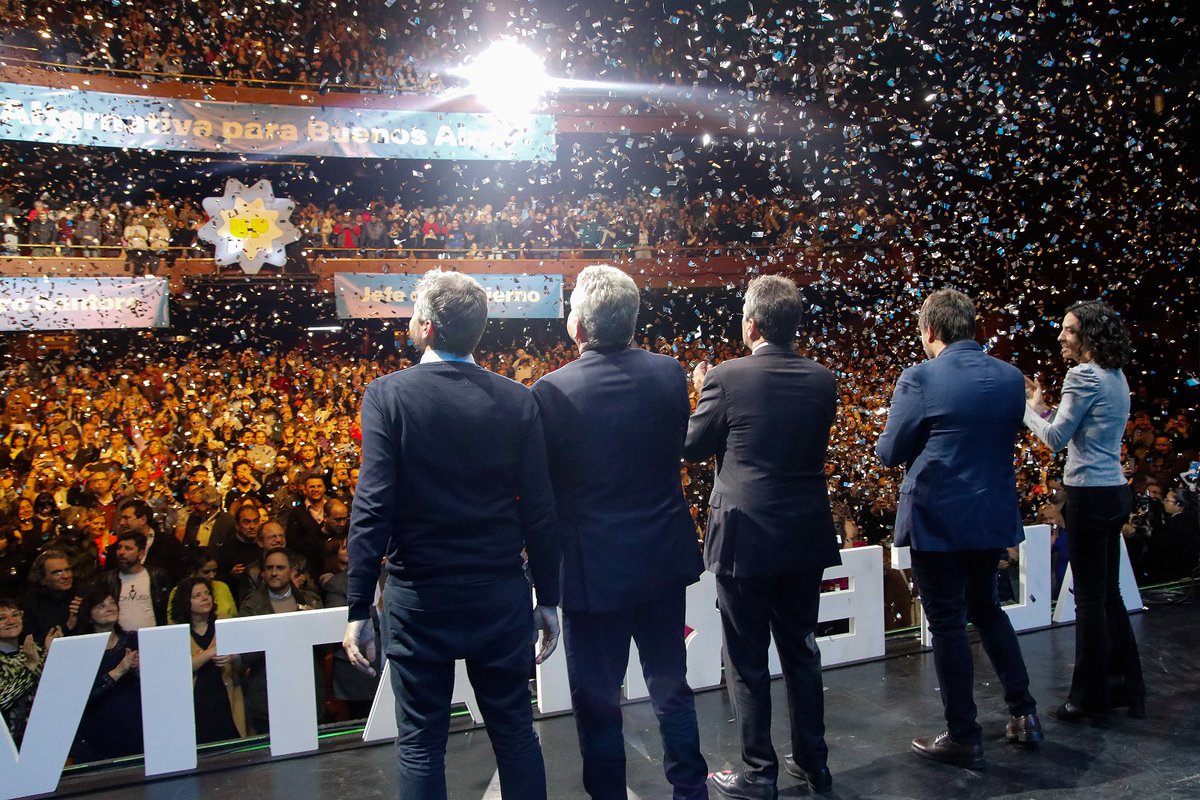 SergioMassa's tweet photo. Hay Alternativa para la Ciudad de Buenos Aires. 

Con @SantoroLeandro como Jefe de Gobierno vamos a construir la Ciudad y la Argentina del progreso, de la movilidad social ascendente, del trabajo, la educación y la producción.

#SantoroEsLaAlternativa
#DefenderALaPatria https://t.co/12g4DLQ12N