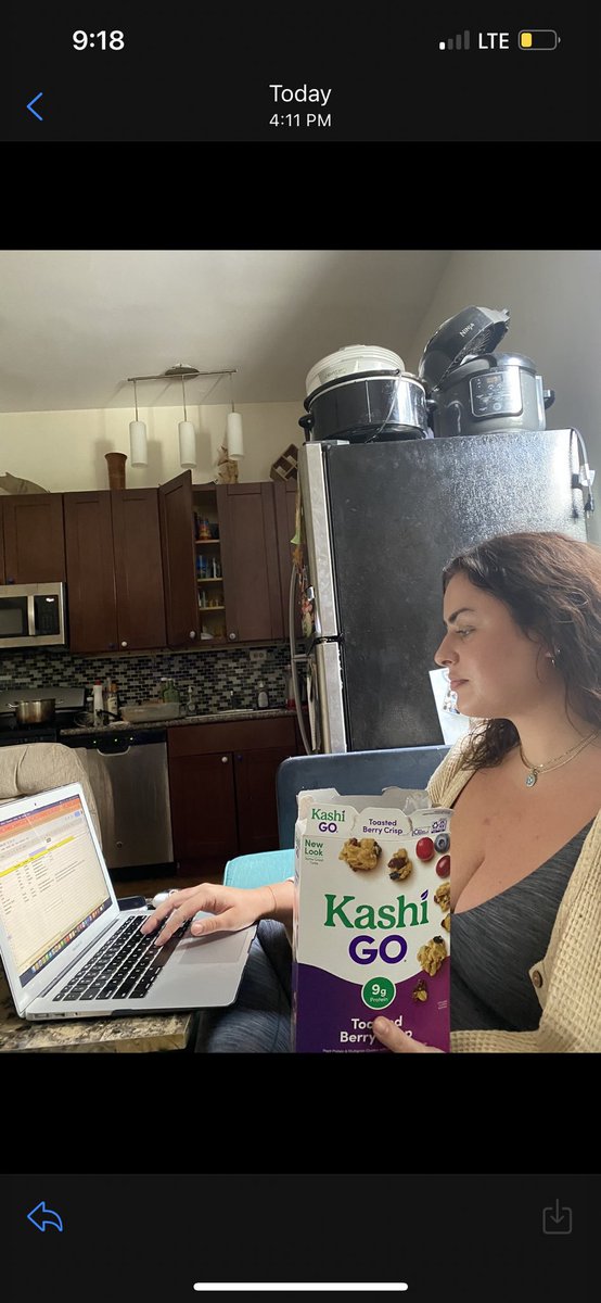 vernisanders's tweet photo. my friend took a beautiful picture of me eating your cereal @KashiFoods i love being a working woman eating cereal @seriouslocation https://t.co/mvcpDiNvzA