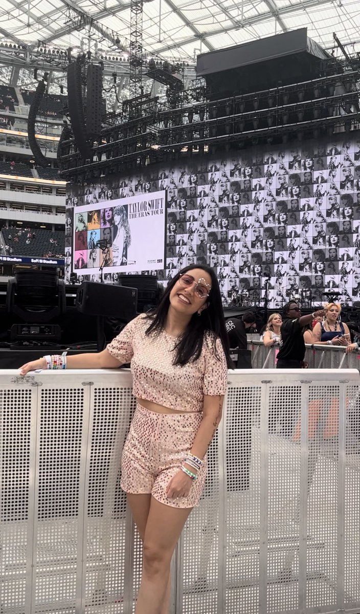 monicag90's tweet photo. Dreams come true 🥹
#LATSTheErasTour 
@taylornation13 
@taylorswift13 https://t.co/7Y5kN2NBrx