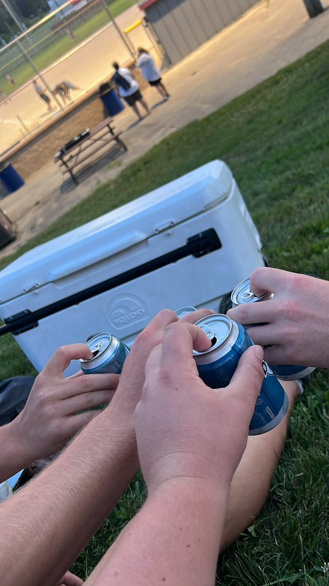 Tapped in for our *cough cough no flex* TOP OF THE LEAGUE 7-1 softball team