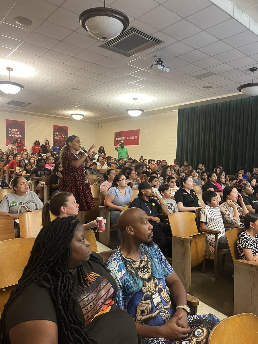 FannySancen's tweet image. What an amazing LAFO 6 Meet The Teacher Night! #parentsmatter #leadwithlan #teachwithlan #leadershipacademynetwork @pdilley5 @LANschools @ShanaDay88