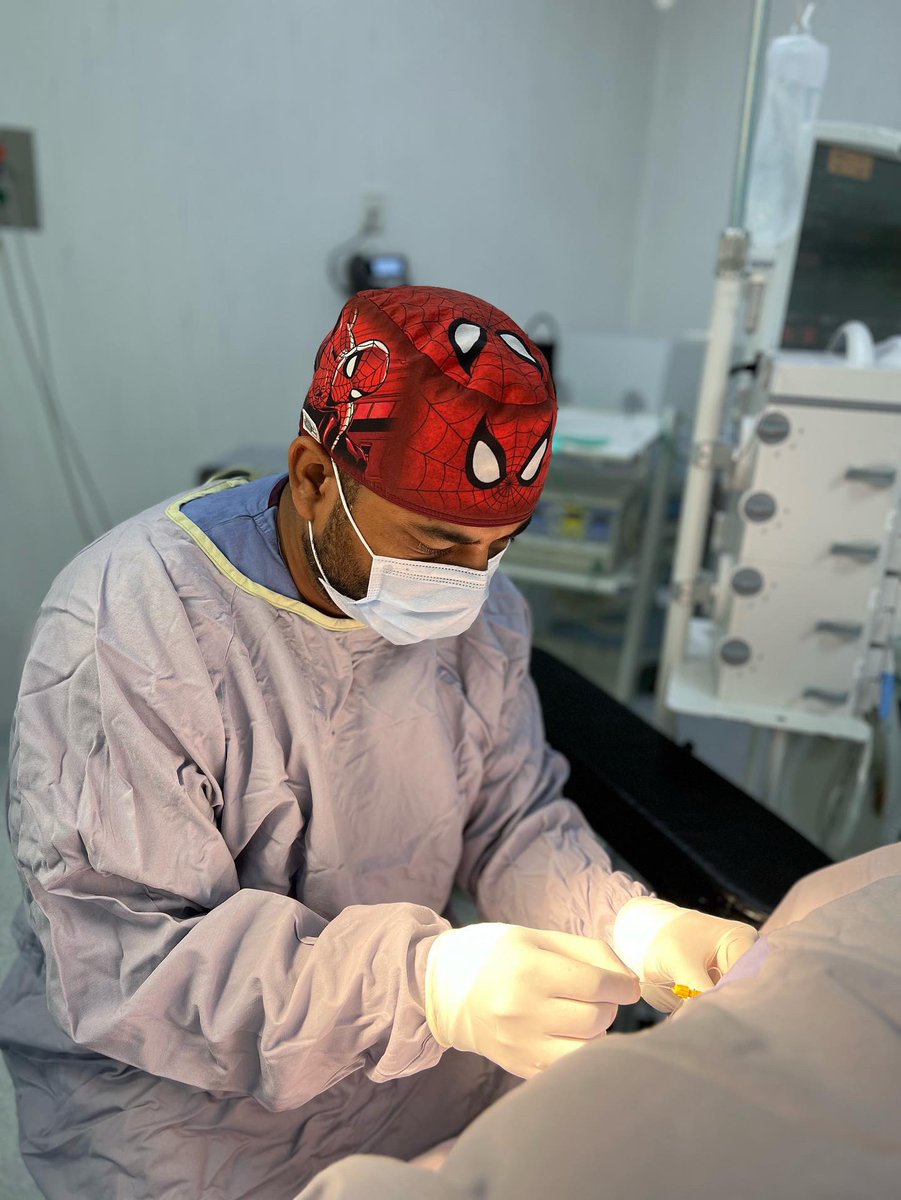 La araña concentrada picando espaldas 🕷️ #Anaesthesia