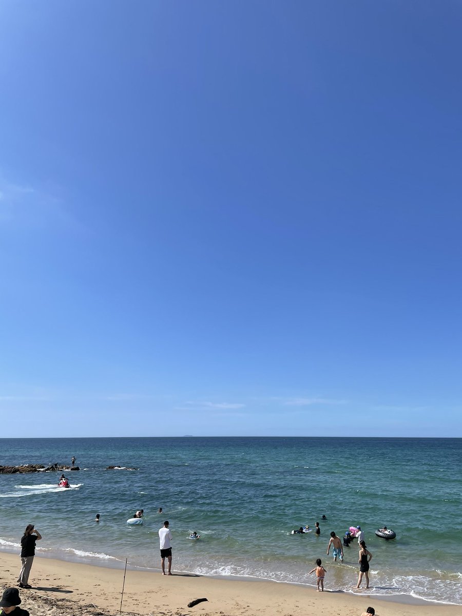 tatatatatakuan_'s tweet photo. まっくろくろすけを連れて福岡旅
海行って、サメ捕まえて、お祭りに行った https://t.co/bM7t4WZU5Y