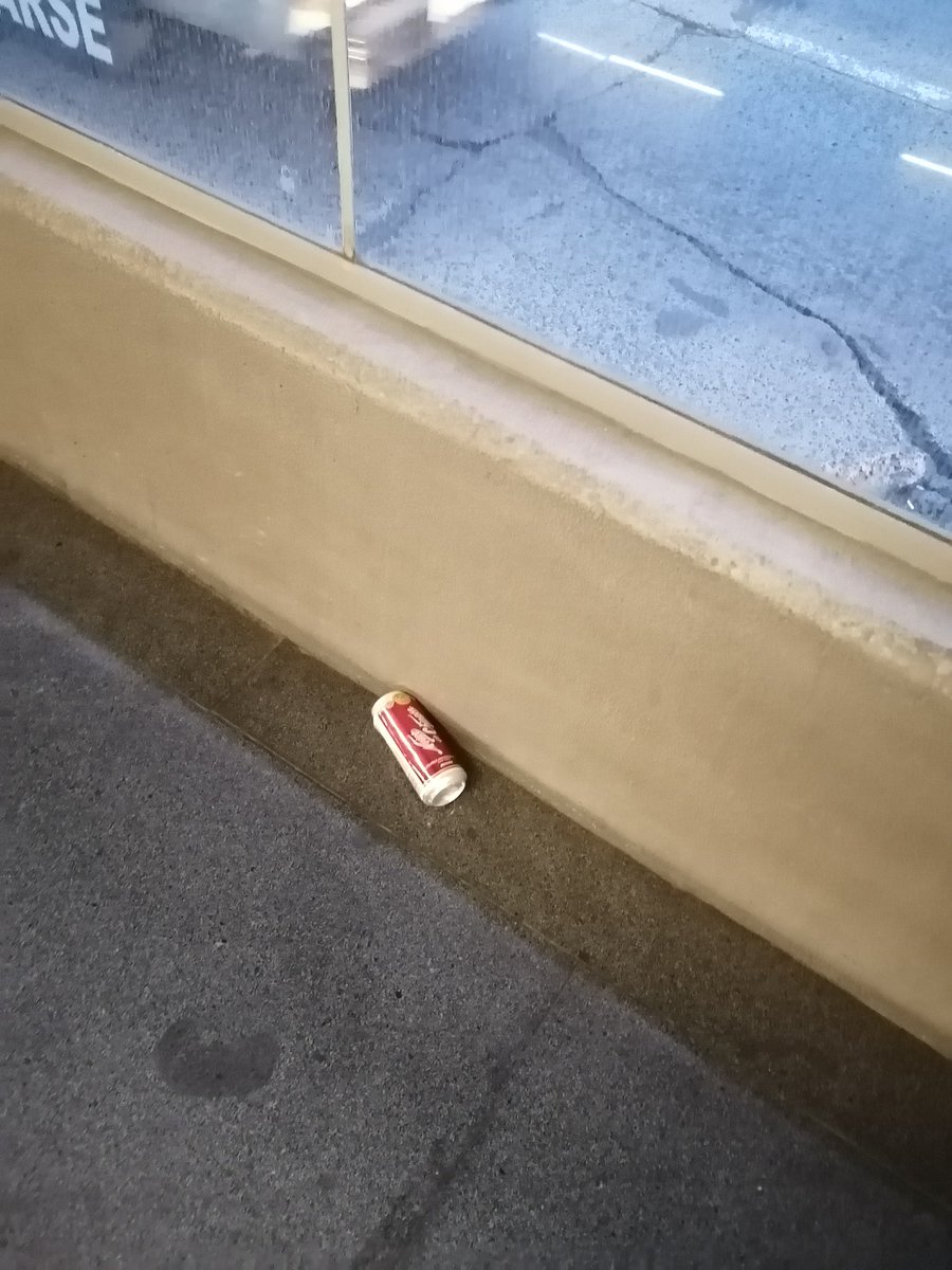 aleeebellaaa's tweet photo. @SITEURJAL Hace rato un marrano, pero además naco y borracho usuario de la línea 1 tuvo a bien aventar su lata de cerveza vacía desde el vagón en 18 de marzo... Aguas, no se sube uno con un vaso de agua y te la hacen más de pedo, además que casi me descalabra... @Trafico_ZMG https://t.co/FJyTWvx4NG