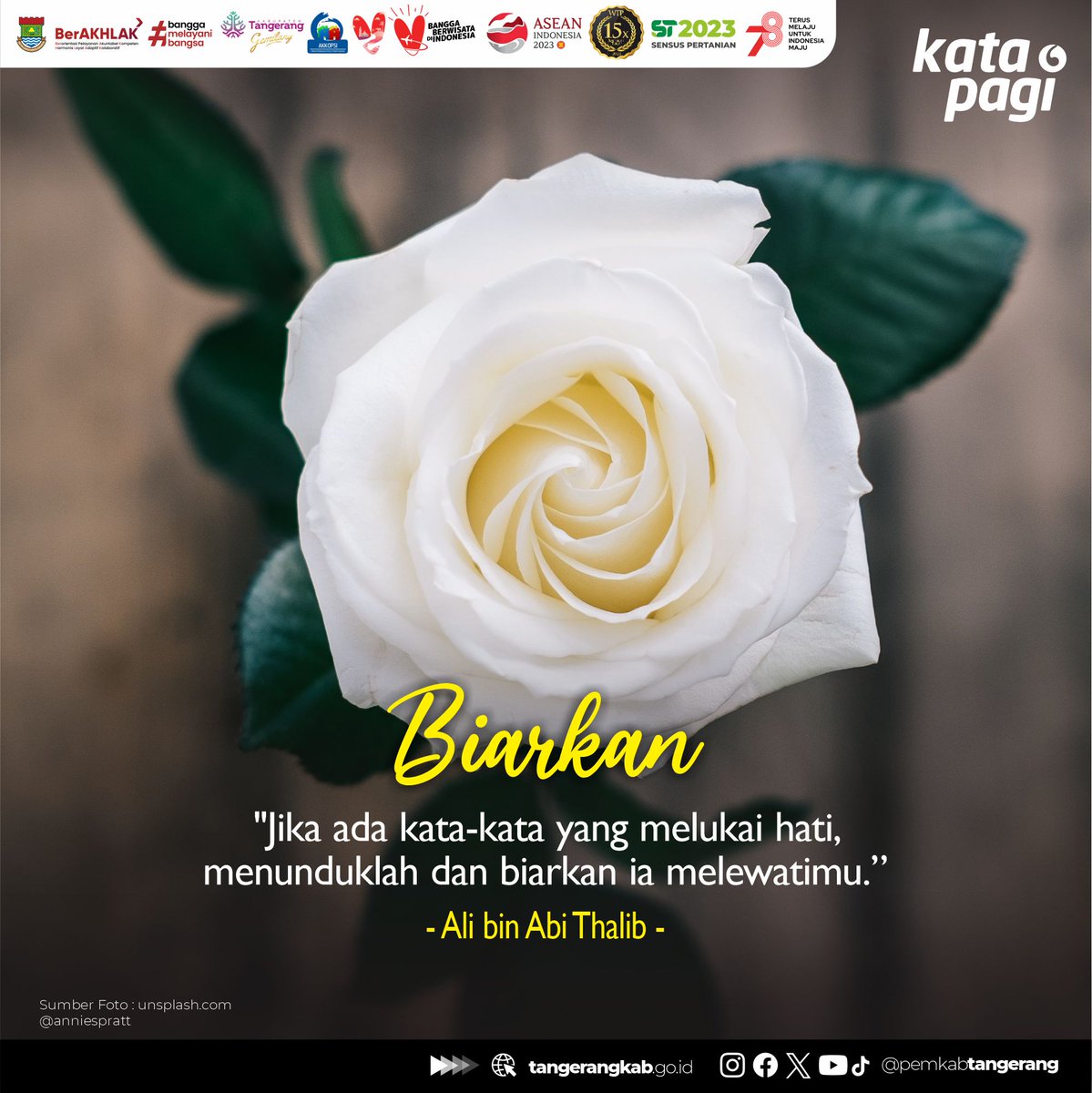 PemKabTangerang's tweet photo. "Jika ada kata-kata yang melukai hati, menunduklah dan biarkan ia melewatimu."
- Ali bin Abi Thalib -

#KataPagi #SemangatPagi #Biarkan #Quotes https://t.co/h1AxvHwX9w