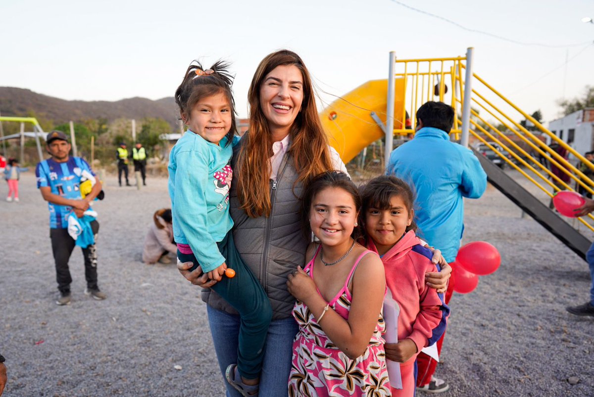 OBRAS QUE TRANSFORMAN 🙌

🏘️ 1700 familias de barrio 📍Juan Manuel de Rosas hace 30 años padecían inundaciones por las crecidas en periodos de lluvias. Hoy concluimos obras que mejoran su calidad de vida:
