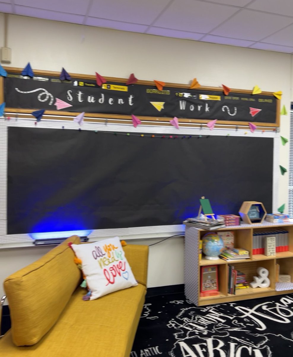 collazo_taina's tweet photo. I’m ready for my teens!!! Español &amp; World’s Languages!!! ❤️ We're about to start a journey around the world to seek knowledge to nurture culture. @MLKAADallasISD @dallasschools https://t.co/2NskhTSNKp