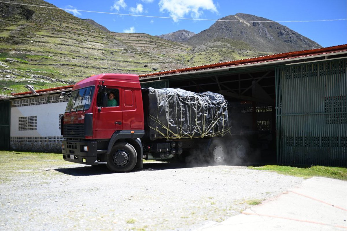 mincomunas_ve's tweet photo. #Entérate 🗣️ | Camión comunal arranca con distribución de más de 16 mil kilos de papa, café y cacao.
Desde Apartaderos, Mucuchíes y Tucaní del estado Mérida, alimentos #HechoEnComuna serán trasladados para el poder popular de Lara. ¡Soberanía Alimentaria!

¡Inédito!

#ComunaONada https://t.co/OXUMNGiVQp
