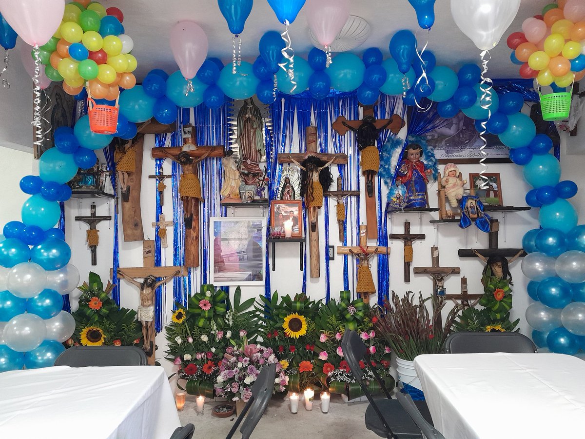 Coni_CastilloB's tweet photo. Hola amigas(os) les comparto mi alegría es la primera vez que ago un arreglo así con globos estoy my satisfecha  🙏fue para San Salvador 🥰🥰 https://t.co/D5KhhESLbQ