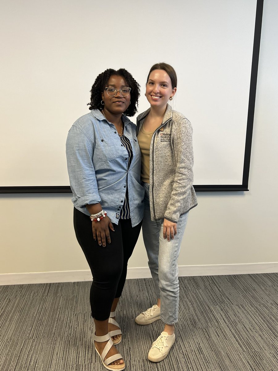 EmilyEul's tweet photo. So proud of Islynn, a high schooler who spent the summer working with me in the @FaccioLab for the @SitemanCenter Cancer Research Program! She gave a fantastic talk and was an amazing student in the lab! #STEM #CancerResearch https://t.co/OzmMZBT0KU