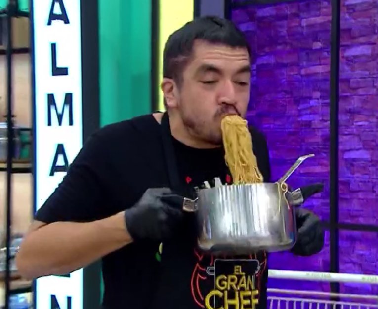 KkThVMin's tweet photo. Yo: "Voy a empezar la dieta"
Yo a las 3 am en la cocina:

#ElGranChefFamosos https://t.co/ylgqLpJ81U