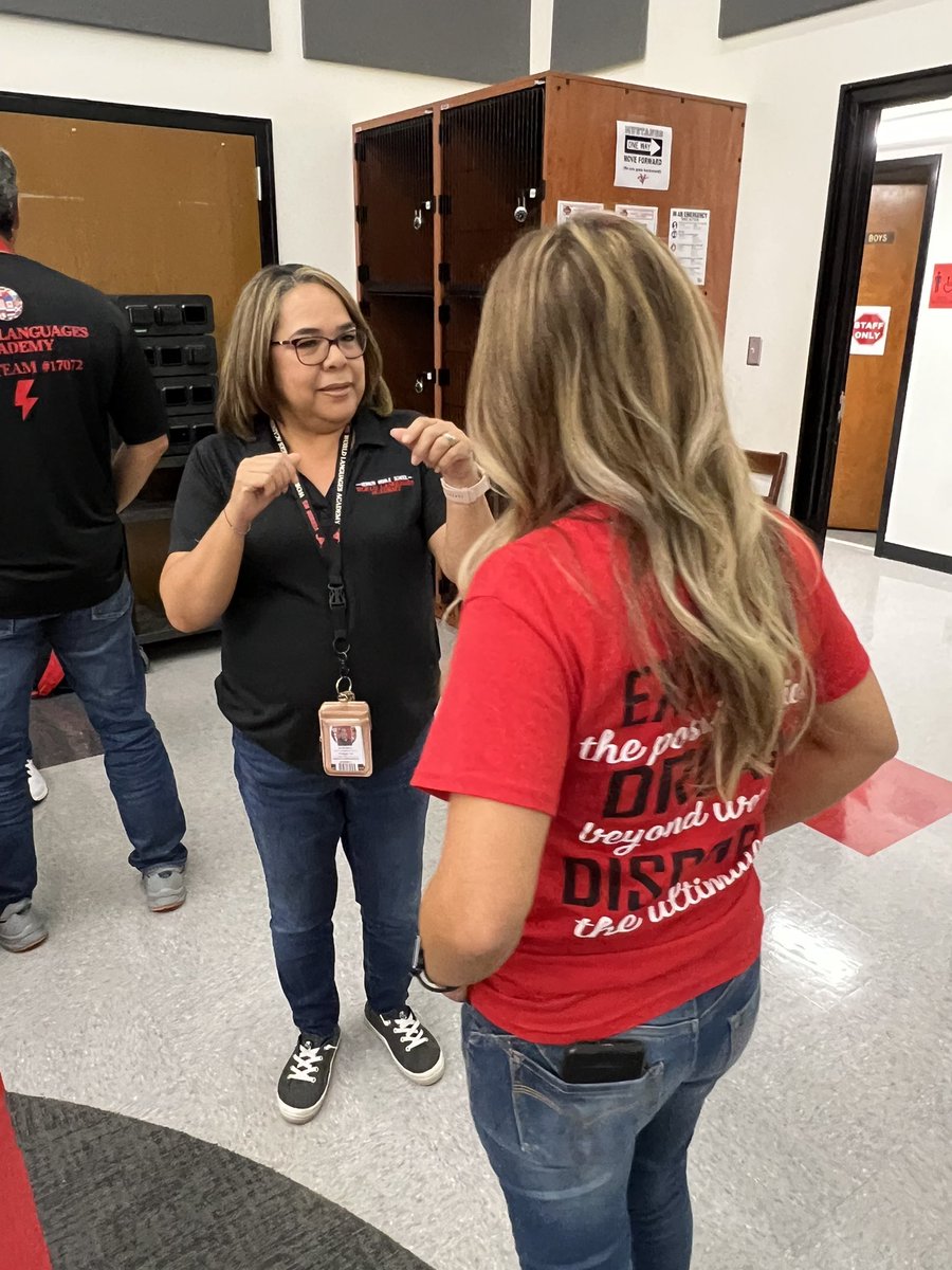 VernonMSWLA's tweet photo. IB learning and collaboration with pyramid game! ❤️🖤🌎🏆 @ortenrez @HCISDCurriculum #GreatThingsHappenAtVernonWLA #IBWorldSchool #IB @ibmyp @ArelyRTamez @vmsjaybyrd https://t.co/D3t5mnVA8D