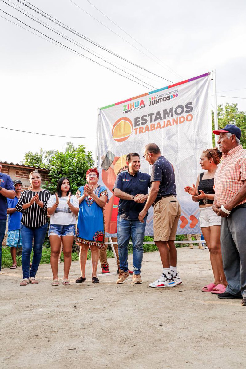 jorgexsa's tweet photo. ¡Todos los días están pasando cosas buenas en Zihua! 

El inicio de la pavimentación de la calle Hermenegildo Galeana será una realidad en la comunidad de El Coacoyul que por más de 40 años no había sido atendida. La vamos a realizar a través del programa #ManoConMano. https://t.co/IDkU6c142E