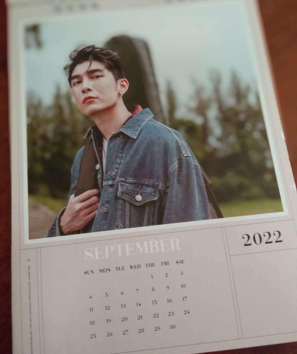 syaubiabha's tweet photo. Mew Suppasit 2022 Season's Greeting Calendar 

🛍️RM20 exc postage
🛍️ Condition: 9/10
🛍️ Will get freebies
🛍️ DM for more pic/vid/details

#pasarbl #WaanjaiMYMarket #MewSuppasit https://t.co/vdXsmOO8La