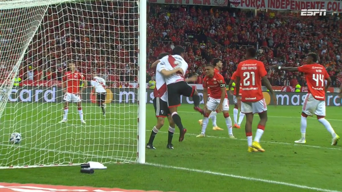 GOOOOOOOOOOOOOOOOOOOOOOOOOOOOOOLLLLLL ROJAS!!!!

GOL DE CASUALIDAD QUE NOS DA UN POCO DE VIDA