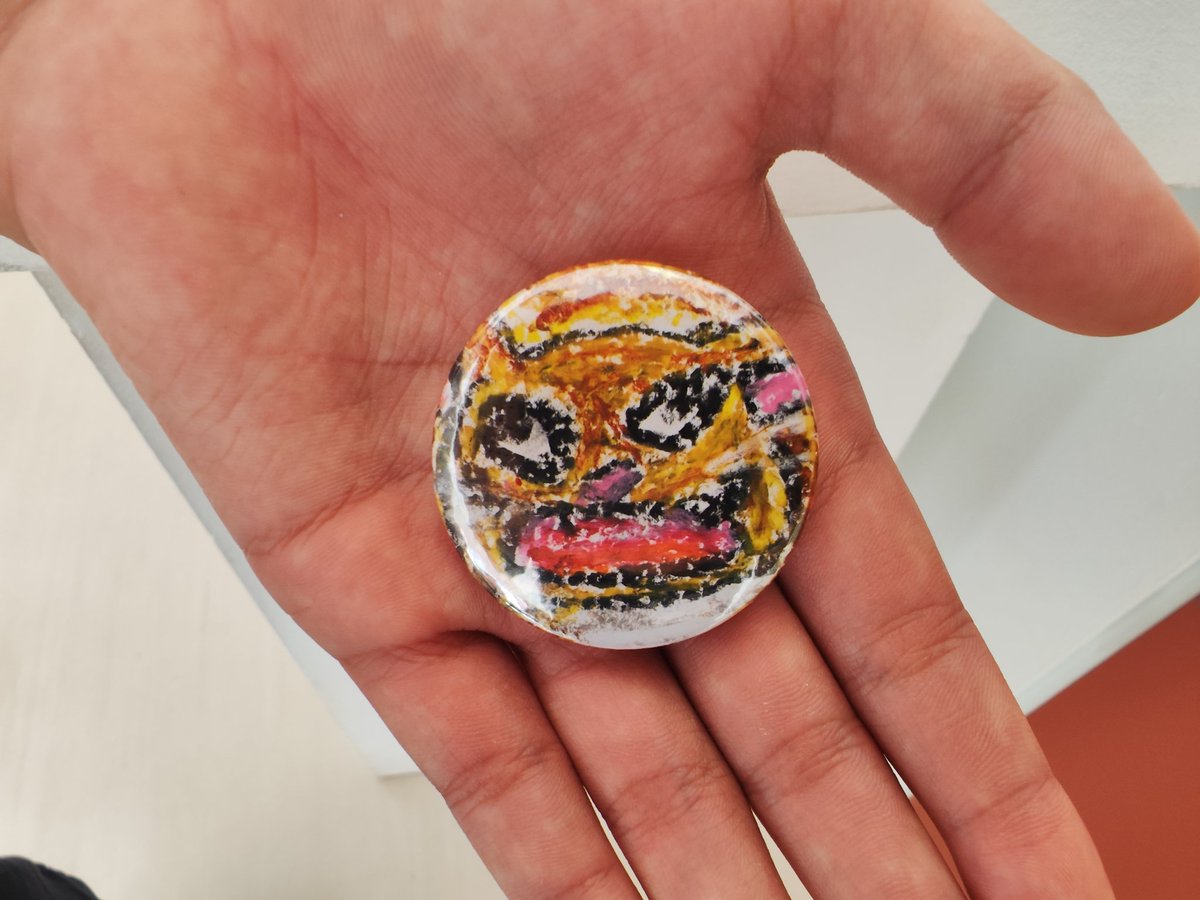 kenjiurata's tweet photo. 「美術の先生がつくった作品展 vol.10」

会場では、自作のオリジナル缶バッジがもらえるワークショップを開催中!
もらった子ども達も大喜びです!

材料がなくなり次第終了なので、早めの来場がオススメ❗

#先生展10th https://t.co/af4LTY8Fhi