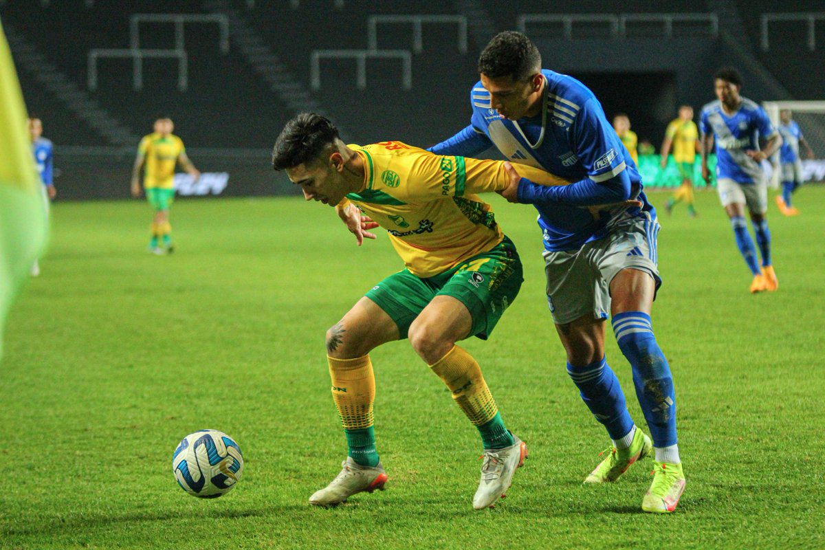 ClubDefensayJus's tweet photo. 🏆 #CONMEBOLSudamericana 2️⃣0️⃣2️⃣3️⃣

⏹️ ¡Final del partido!

GANOOOOOOOOO DEFENSA Y SACO SU PASAJE A CUARTOS 

⚽ DAVID BARBONA 

#DefensayJusticia 1️⃣🆚0️⃣ @CSEmelec

#ElOrgulloDeSerDefensa 💚💛💚 https://t.co/y69AoQWrSv