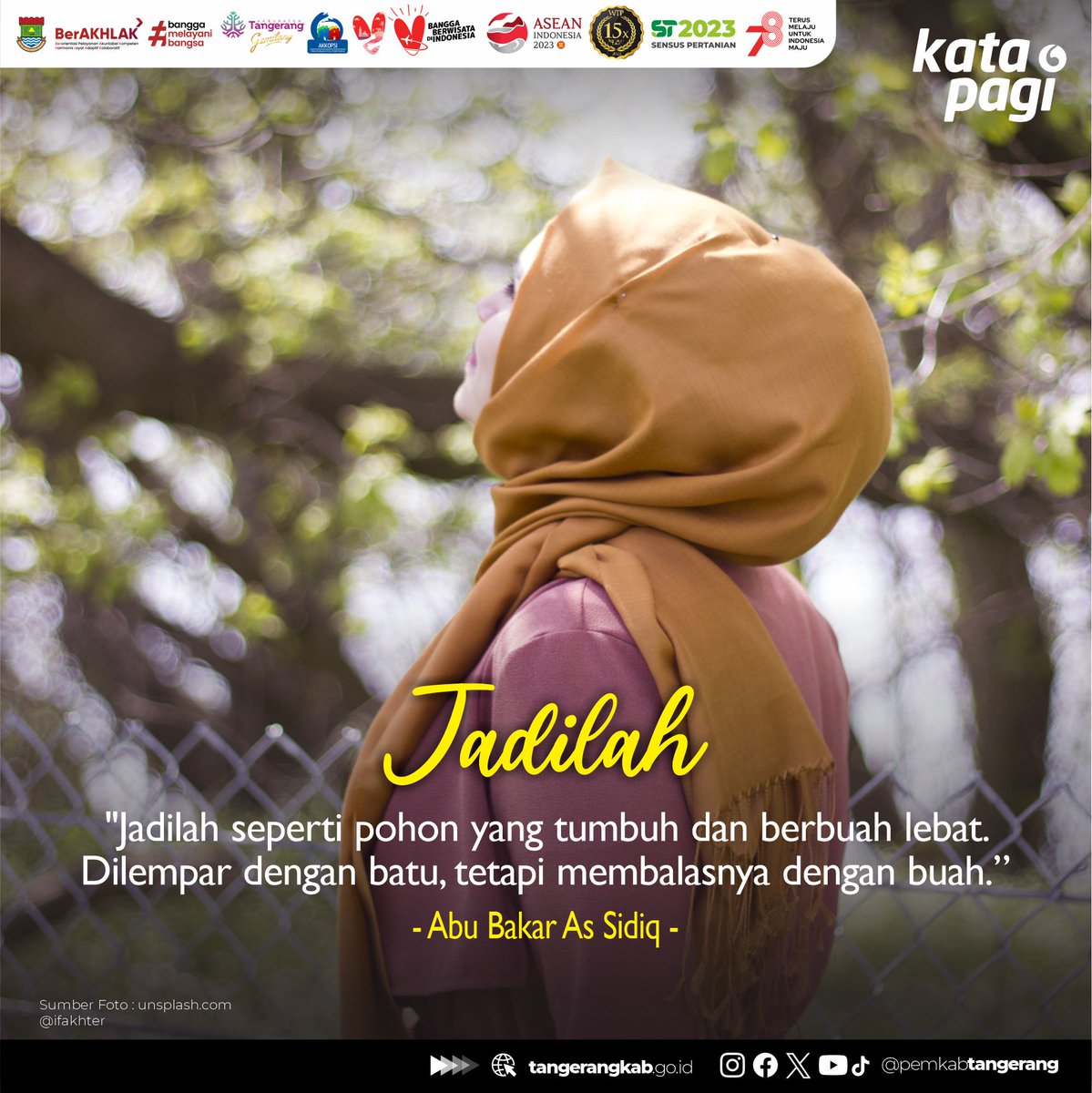 PemKabTangerang's tweet photo. "Jadilah seperti pohon yang tumbuh dan berbuah lebat. Dilempar dengan batu, tetapi membalasnya dengan buah."
- Abu Bakar As Sidiq -
#KataPagi #SemangatPagi #Jadilah #Quotes https://t.co/RsmBmkB5wf