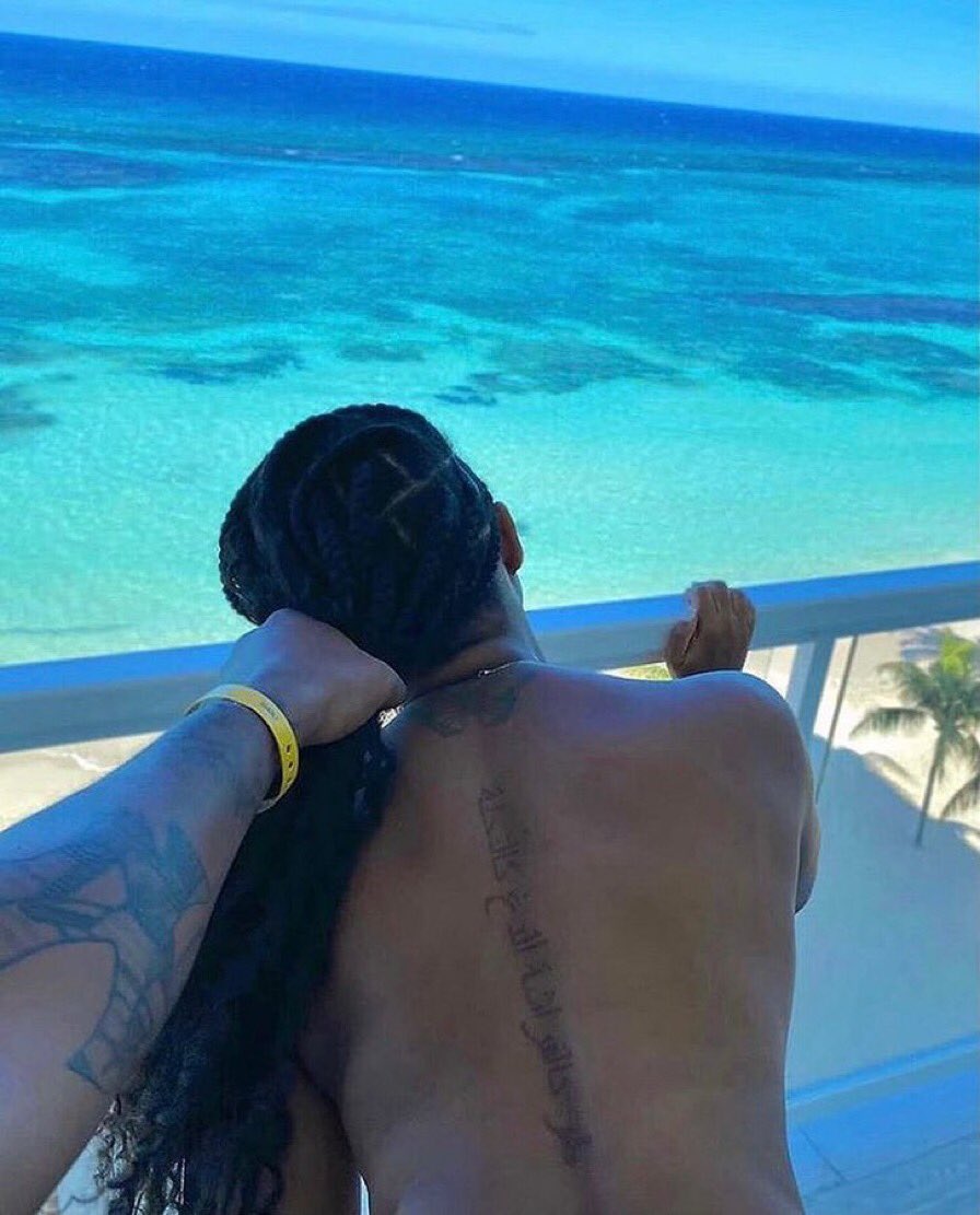 codeinspill's tweet image. me &amp;amp; who. 🗣️