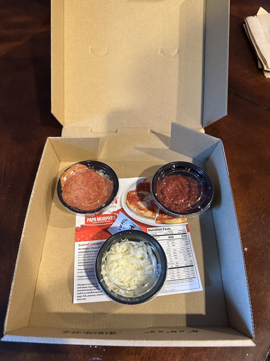 Aleeeex94's tweet photo. When you open your pizza box and there is no pizza. How did that happen? Lol @papamurphys https://t.co/kUUeybpA3E