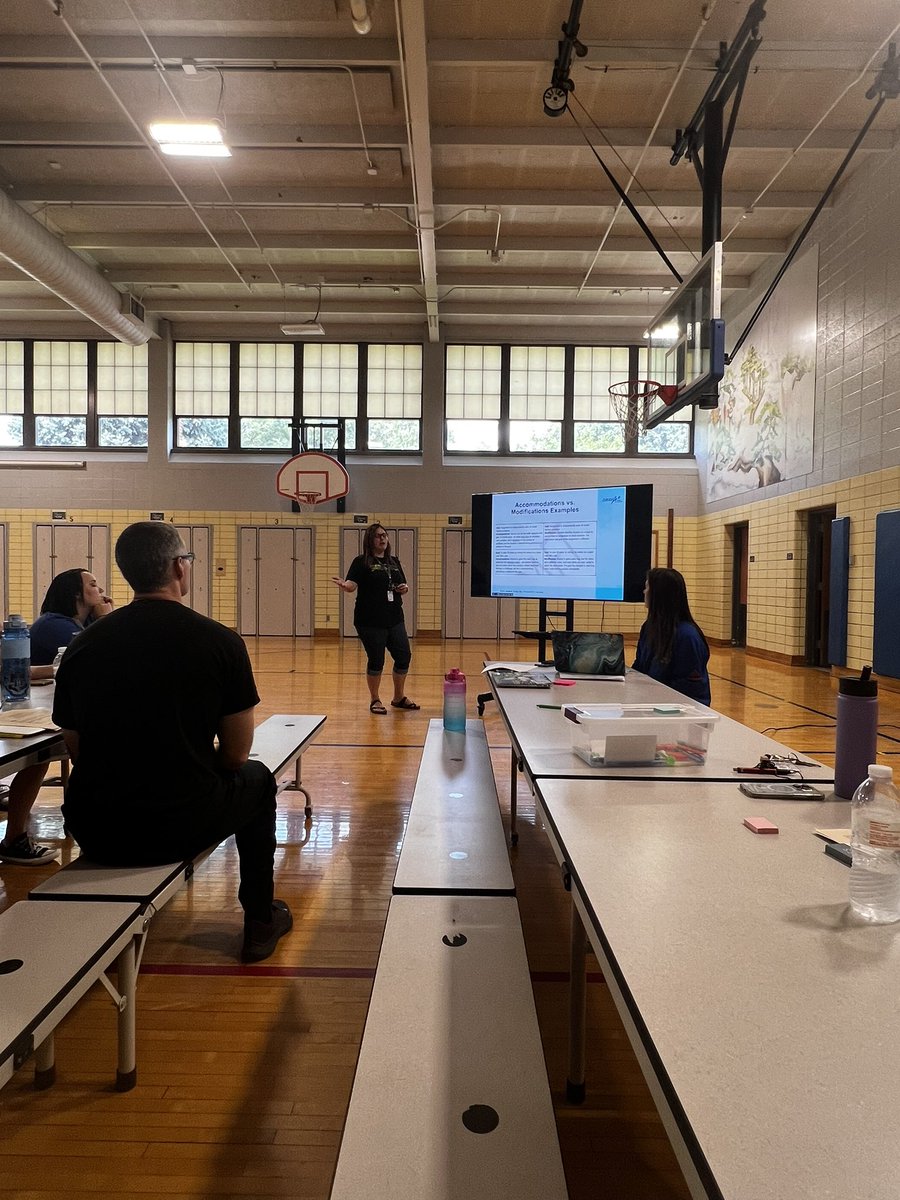 OPS_Belvedere's tweet image. Teachers training teachers! It was a great 2nd day of learning and collaborating at Belvedere 🐾 #readysetglow #bettertogether