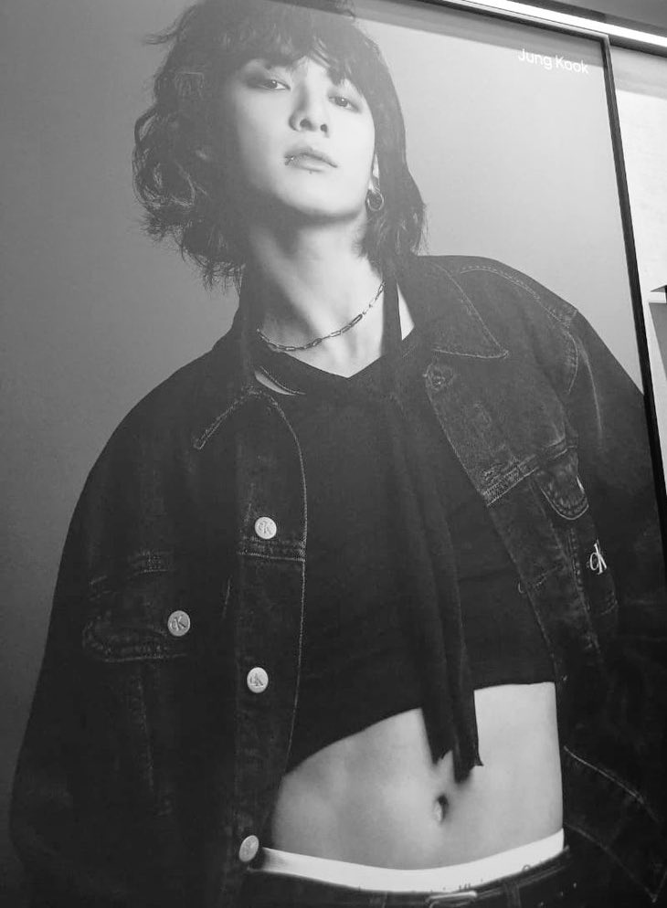 yoonlvss's tweet photo. Tomara que homens meio bicha usando cropped se profetize no bts INTEIRO,tipo assim imagina o Namjoon de cropped irmãs... o jimin o YOONGI https://t.co/tUsEXthcy6