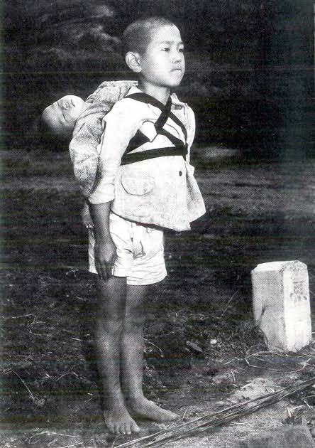 1945年8月9日11時2分、長崎市上空で原子爆弾が炸裂しました。今からたった78年前です。

犠牲となった方の御霊に哀悼の誠を捧げ、大使館で一分間の黙とうを行いました。また、今なお苦しむ方やご遺族に心よりお見舞い申し上げます。