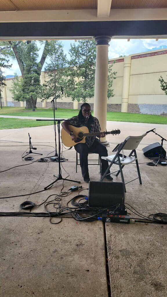 JKisunzu's tweet photo. #UniqueInChem I spend a significant amount of time doing musical things ๐ถ whether thatโs writing or playing my own songs, learning covers, singing @ church, or just listening. Also love hiking, traveling, and learning languages ๐
#BlackInChemWeek2023 https://t.co/uf93vqUNhC