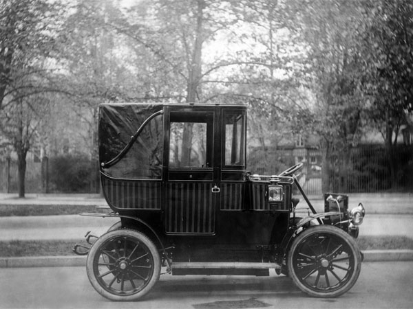 1905 Electromobile | 
Nickname: Bringer of Happiness | Motto: “It Goes Without Saying”
One of two electric automobiles purchased by the Andersons for their collection, the 1905 Electromobile is an English electric car, and a product of a London manufacturer from 1901 to 1920.