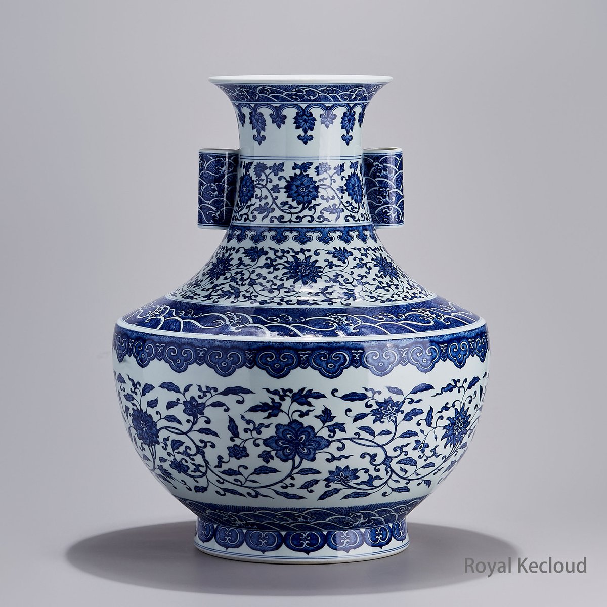 Royal_Kecloud's tweet photo. Chinese Royal Qing Dynasty QianLong Emperor Period Blue-and-White Hu-Form Porcelain Vase with Interlocking Flower.

#chinaantiquevase
#antiques
#chineseporcelain https://t.co/ISi4rFVYP4