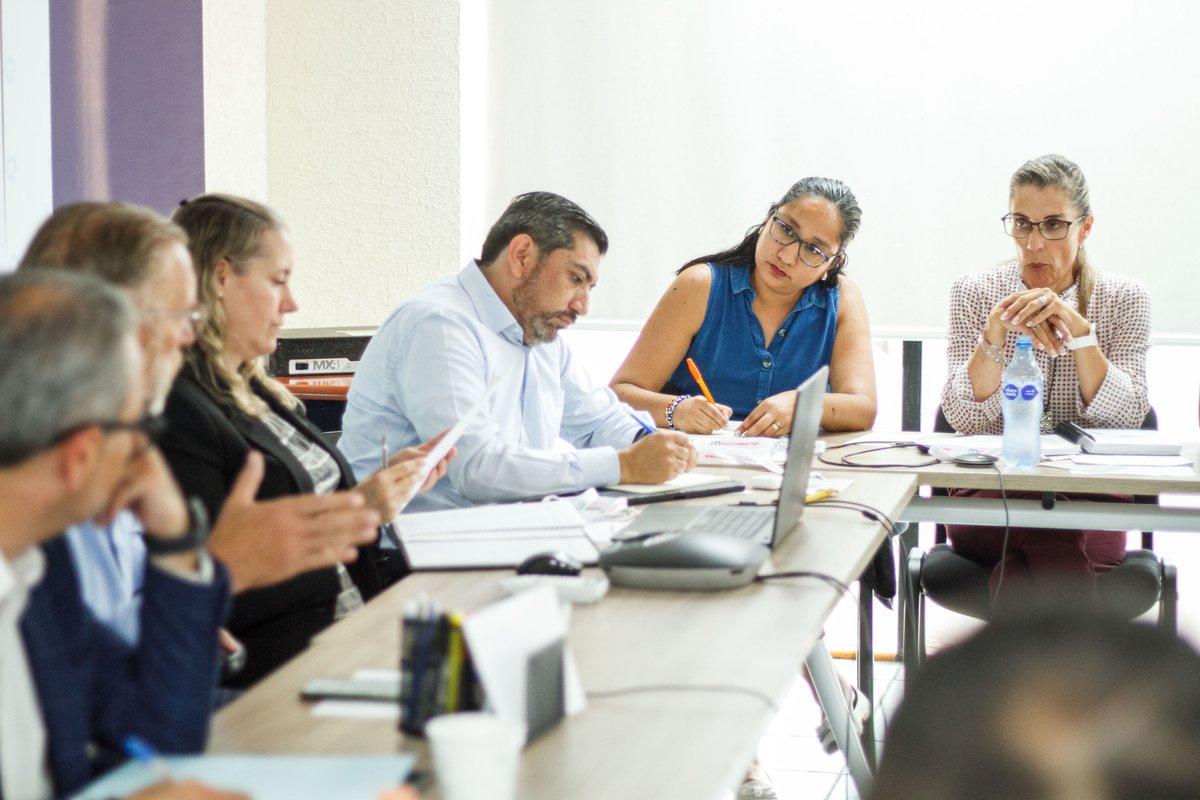 Reunión de trabajo con el equipo directivo de #SEDESU. #CONTIGO seguimos trabajando para llevar a Querétaro al siguiente nivel.