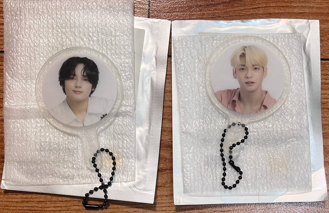 #cskonhand wts lfb ph

Help RT!

TXT ACT Sweet Mirage Multi Bag + 1 Mini Picket of choice (soobin, beomgyu or hueningkai)

₱3,500

- dop: in 7 days 
- prio payo
- onhand
- can do meet up at a:sm bulacan

dm/reply to order ✨️