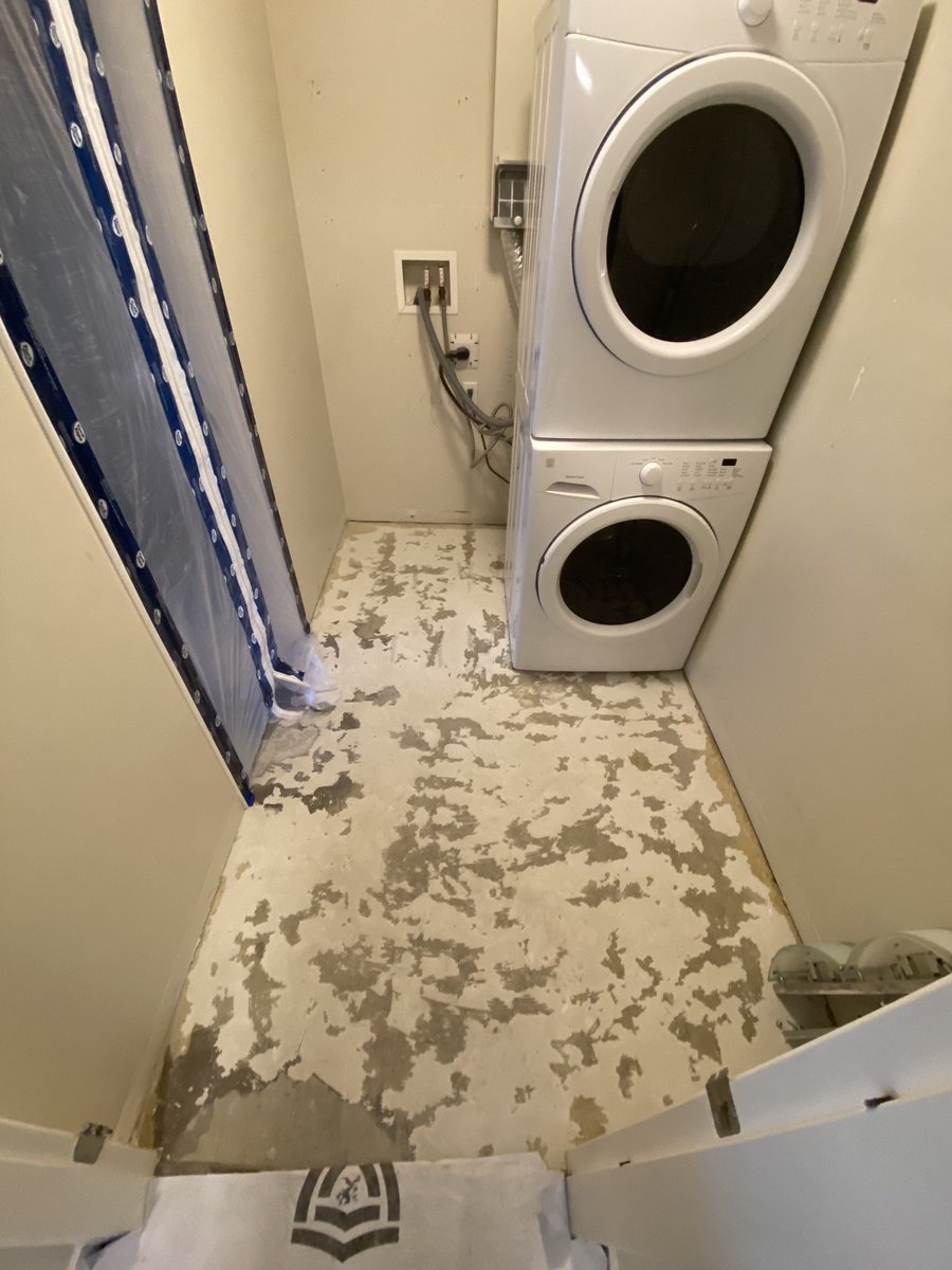 shiningknightco's tweet photo. Flooring removed from washrooms and laundry on a condo renonwe are starting in north Nanaimo. Caleb did a good job protecting the adjoining floor, and putting up poly for dust control.

#quality
#renos
#projectmanagement 
#demo
#flooring
#siteprep 
#details 
#nanaimo https://t.co/nKu93zzHFR