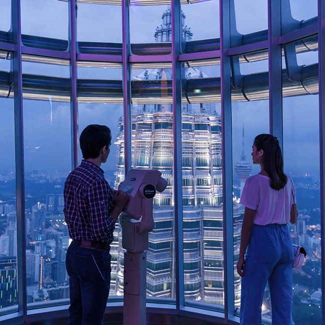 pmbrutiketmurah's tweet photo. Cara naik ke tingkat teratas Menara Berkembar Petronas secara PERCUMA

1. Pergi ke kaunter Menara Berkembar Petronas

2. Tunjukkan IC anda. Kalau tarikh birthday anda pada bulan Ogos, anda dapat naik ke atas secara percuma.

Promo ini khas untuk anda yang lahir bulan Ogos sahaja sempena ulangtahun PETRONAS yang ke-49

Tawaran sah sehingga 31 Ogos 2023 dan khas untuk warga negara Malaysia sahaja. Info lanjut, boleh lihat di IG @/petronastwintowers

Kalau anda lahir bulan lain, boleh beli tiket di offical akaun di sini https://t.co/N7WayWApjt