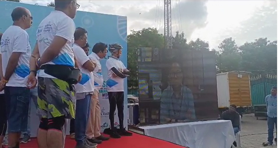 curesmaindia's tweet photo. Heartfelt gratitude to Dr. L @Swasticharan Sir , Additional DDG & Director (Emergency Medical Relief), Dte. GHS, @DghsIndia @MoHFW_INDIA,  for his kind wishes for #RUNforSMA and unwavering support in raising #SMAawareness .  #BattleAgainstSMA #ThankYouDrSwasthiCharan
#Gratitude @Roche @NovartisGene @biogen @ScholarRock @AIRSAIndia @RCH_India @ImpactGuru @FeverFMOfficial @happy_hyderabad @TheGigglemug Kare, Ability 🙏