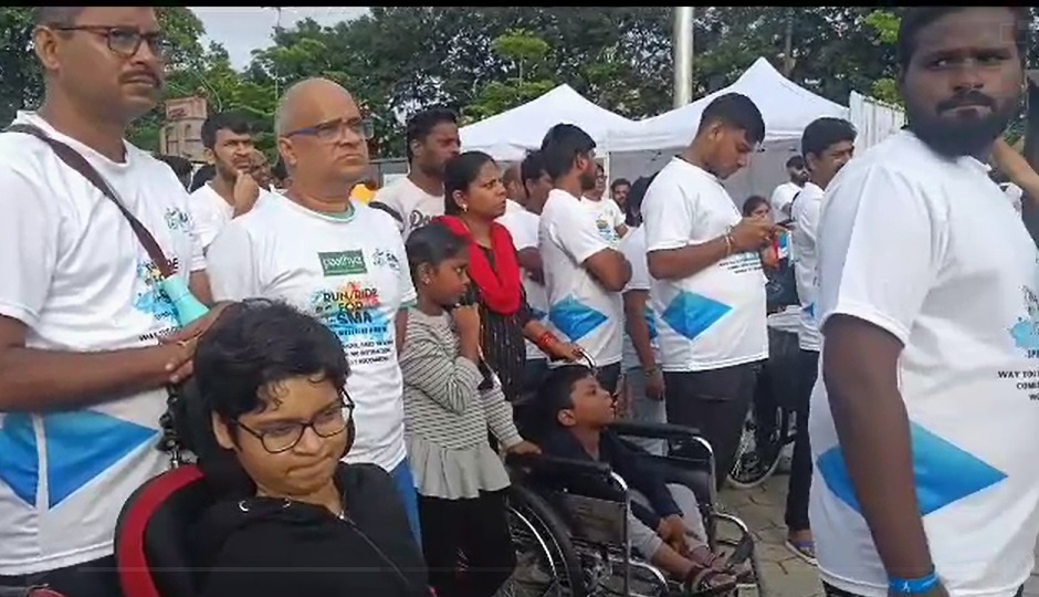 curesmaindia's tweet photo. Heartfelt gratitude to Dr. L @Swasticharan Sir , Additional DDG & Director (Emergency Medical Relief), Dte. GHS, @DghsIndia @MoHFW_INDIA,  for his kind wishes for #RUNforSMA and unwavering support in raising #SMAawareness .  #BattleAgainstSMA #ThankYouDrSwasthiCharan
#Gratitude @Roche @NovartisGene @biogen @ScholarRock @AIRSAIndia @RCH_India @ImpactGuru @FeverFMOfficial @happy_hyderabad @TheGigglemug Kare, Ability 🙏