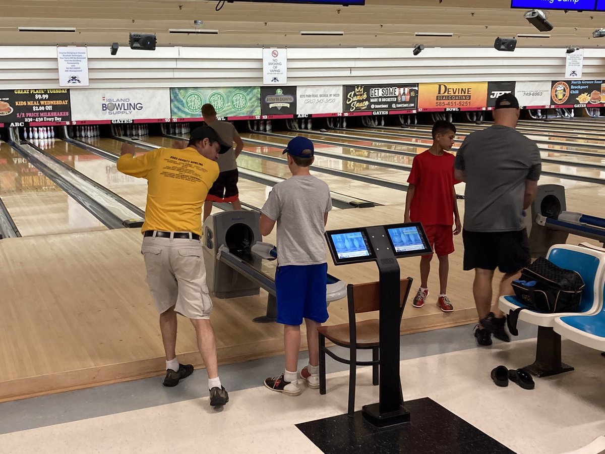 Stephen43974744's tweet photo. @HortzScience @GreeceCentral @GCSDsuper GCSD Summer sport camps- Bowling Camp! Students learning the basics of bowling, scoring, league play, equipment, pins and even the pin setting equipment in the back! https://t.co/NACo8IeEsH