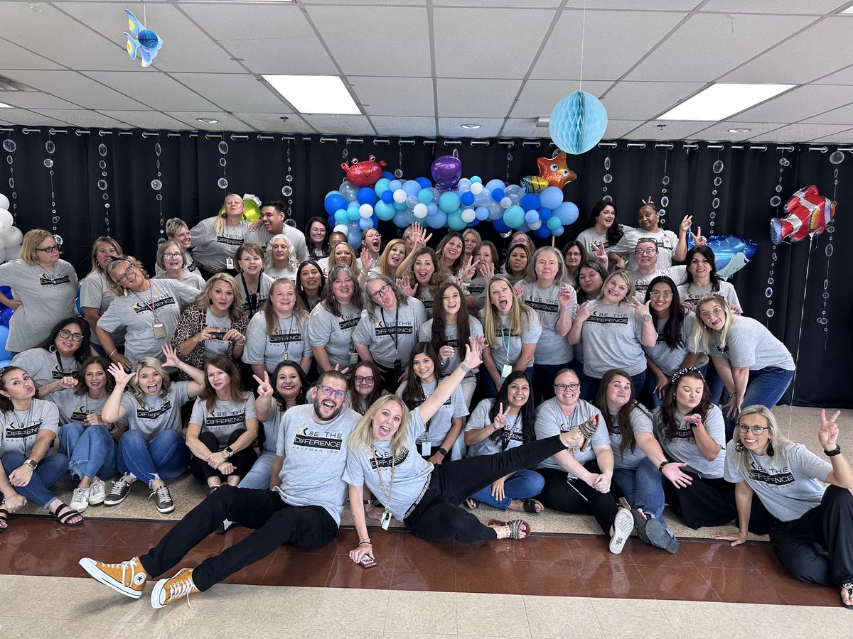 Melanie2146's tweet photo. Phillips staff is ready to #BeTheDifference for our students! https://t.co/ldffgKTQlV