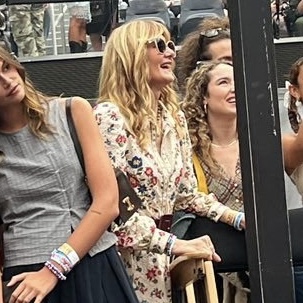 TheSwiftSociety's tweet photo. 📷| Laura Dern and Jeff Goldblum are at today's concert https://t.co/hyCcRN1OOd