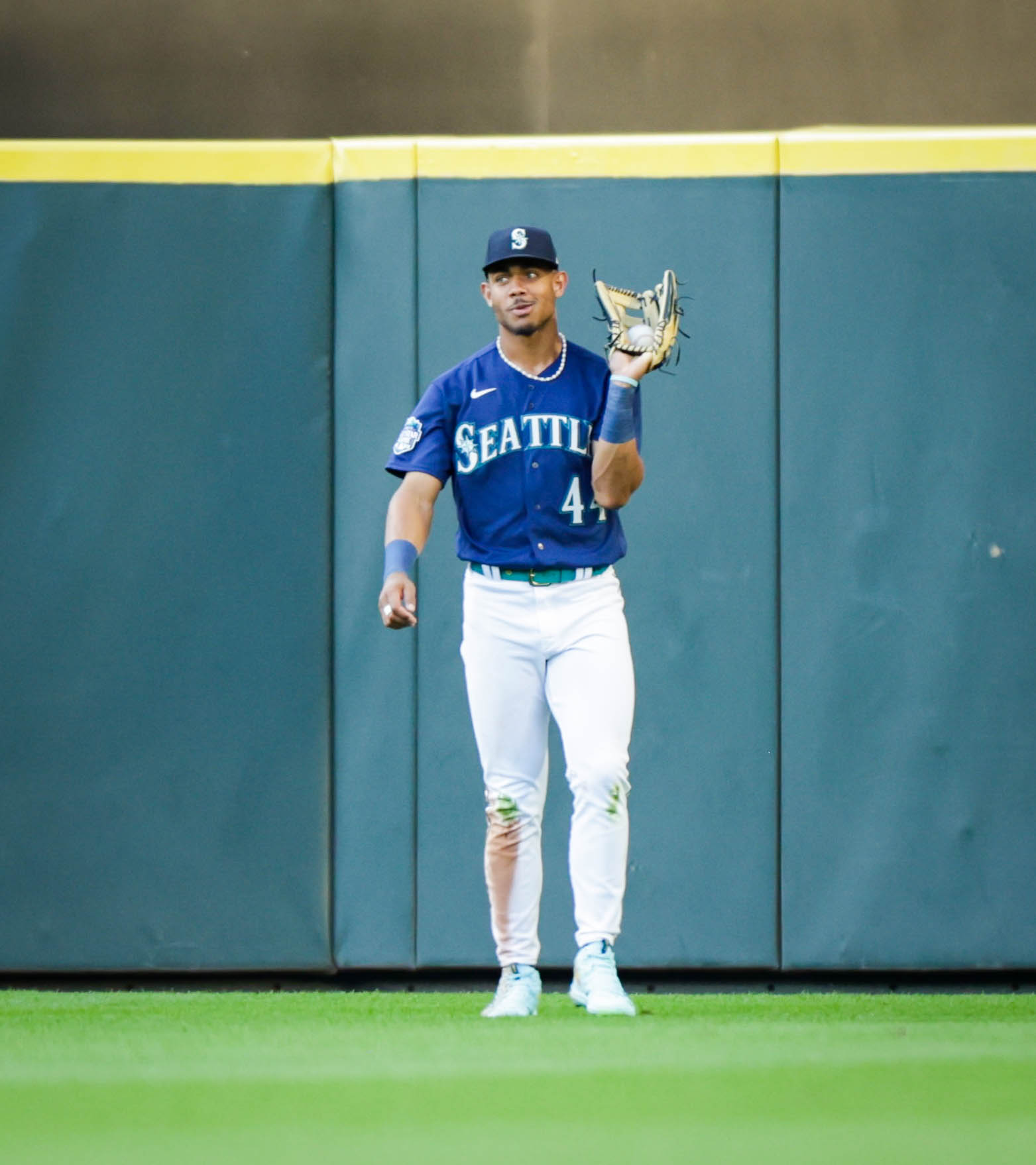 Seattle Mariners on X: them: give him a gold glove! us: give him an  oscar!  / X