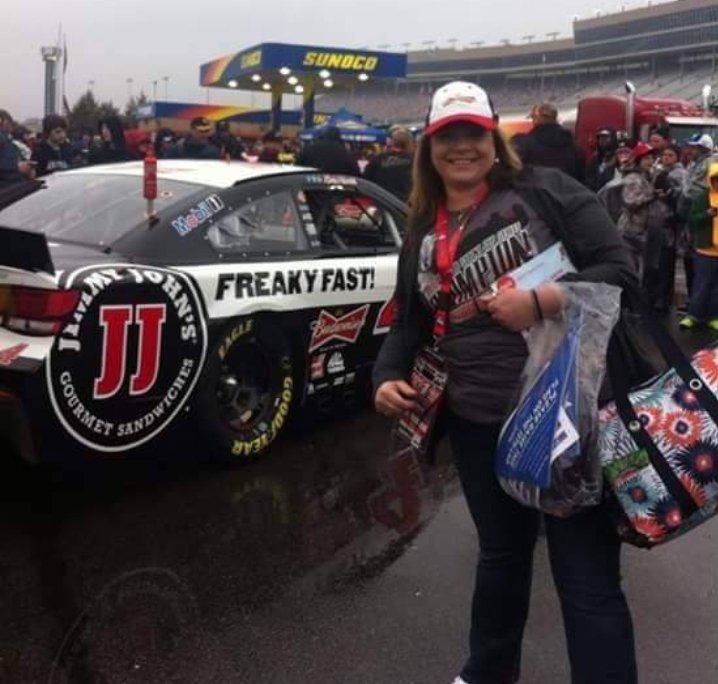RoxanaBUD29's tweet photo. @BuschBeer @LVMotorSpeedway @NASCAR Keith &amp;I have been as 1 for 15 yrs. A pitstop wedding would complete us 
I'm a huge Harvick fan This would be perfect The only vacations we take are to  Nascar races . Our 1st one was Daytona  in 08 We go to every 500 Dega Bristol  #dreamscometrue🍻 #Buschpitstopwedding #contest https://t.co/vCgTcgLY9e