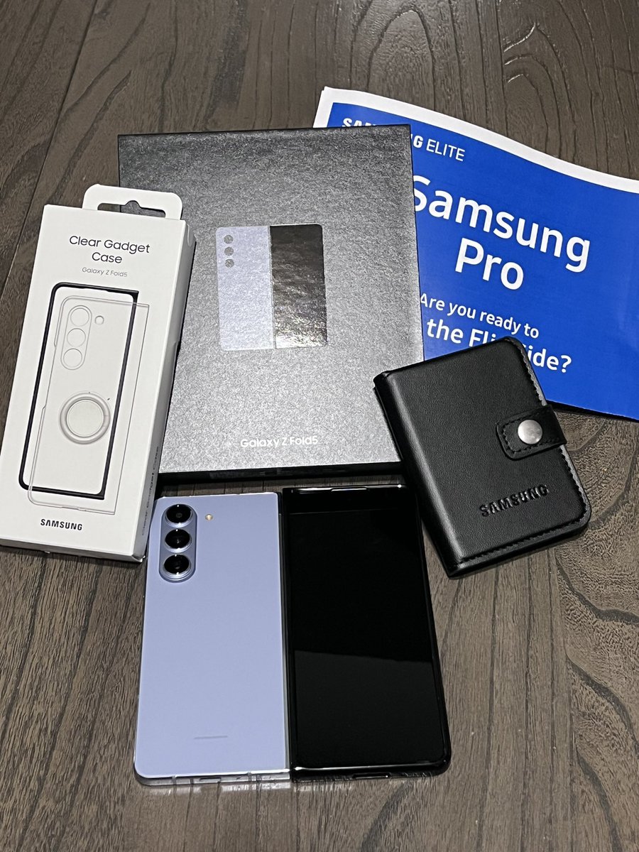 AlisonBriecke's tweet photo. Omg it’s here!!! Over the moon excited to be reselected as a #SamsungPro! I’ve never had a Fold, can’t wait to see how much multitasking I can do!! https://t.co/VUsIp1JEg0