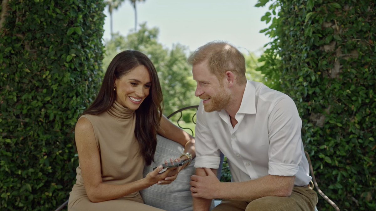 VogueRunway's tweet photo. The Duchess gives the viral "Latte" TikTok beauty trend a fashion twist in a recent appearance. https://t.co/A36UWatX6u https://t.co/m9mKvyLckK