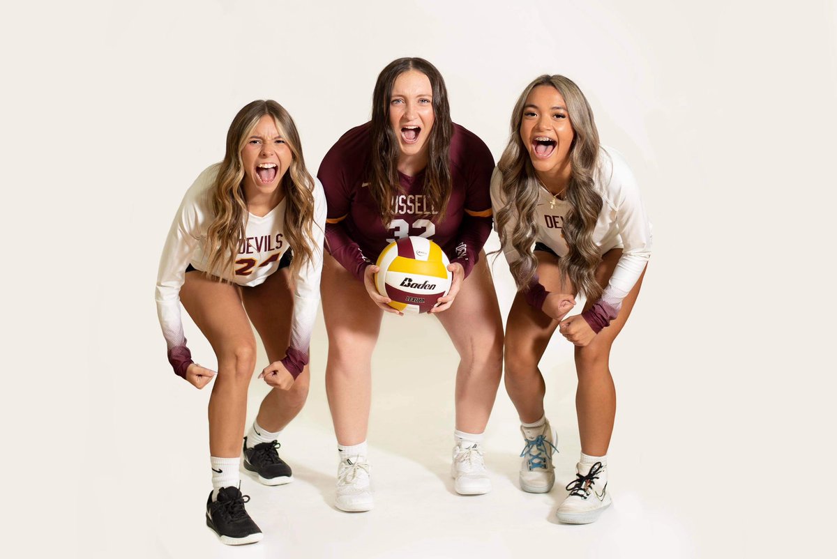 Your 2023 Varsity, JV and Freshmen Volleyball girls…plus a little preview of your seniors! 
📸: Sharon Bates Photography
#wearerussell #RDN #hornsup