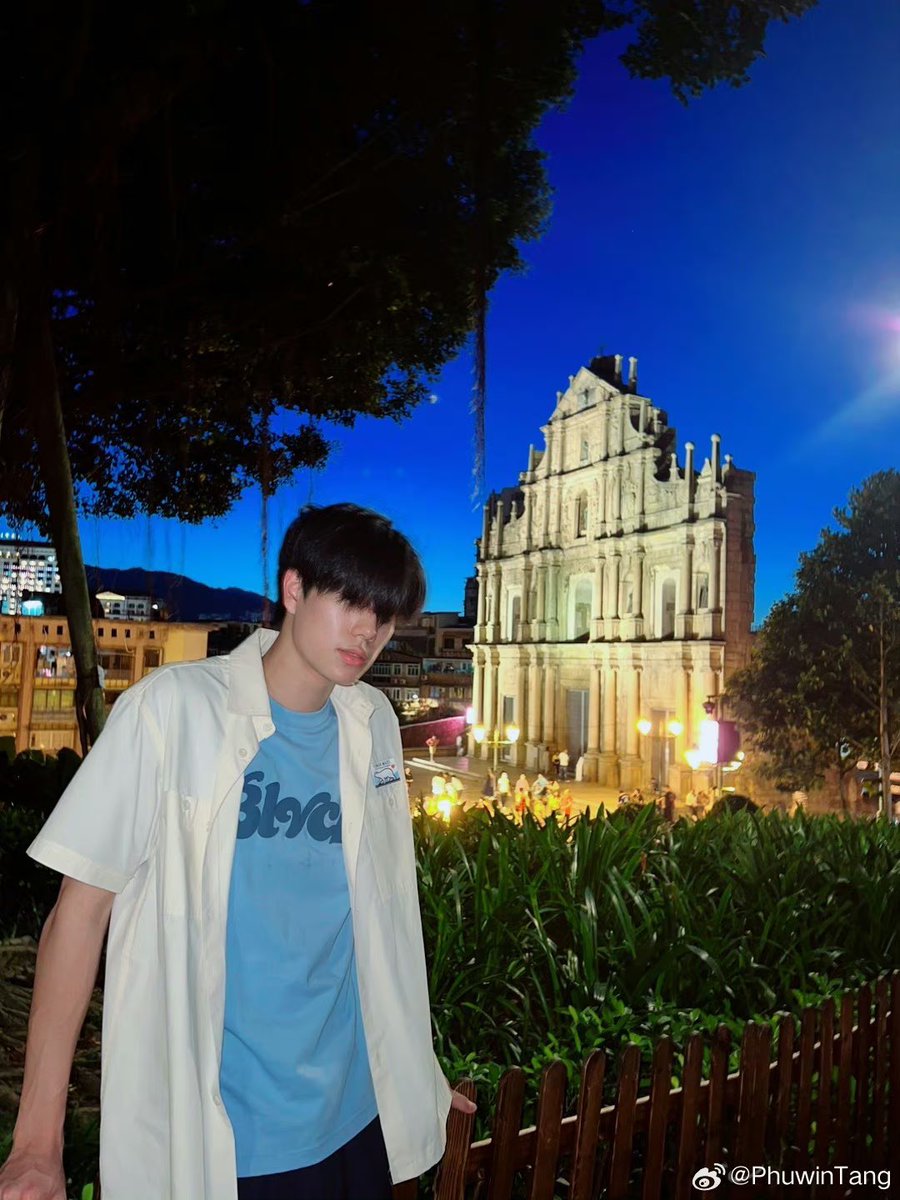 piuwintang's tweet photo. gonna miss Macau. couldn't resist capturing every moment there, especially the stunning night sky illuminated by the warm yellow streetlights. i'd love to go back there. ✨ https://t.co/K0sVqbLSMi