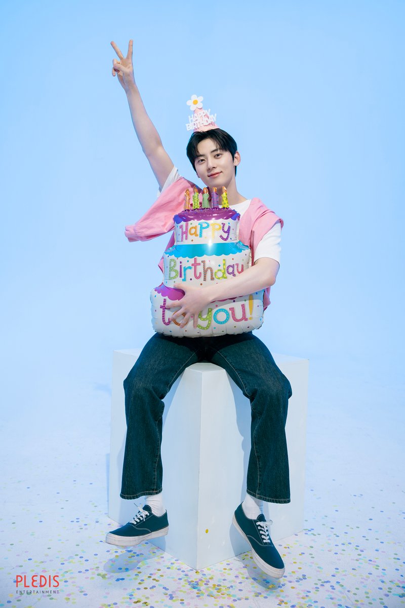 [#MH_day] 2023-08-09
HAPPY BIRTHDAY HWANG MIN HYUN BEHIND 🐱📸🧡

#HAPPY_MINHYUN_DAY
#황민현 #HWANGMINHYUN