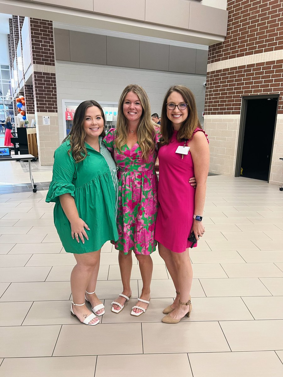 Sarah Raycroft tweet media