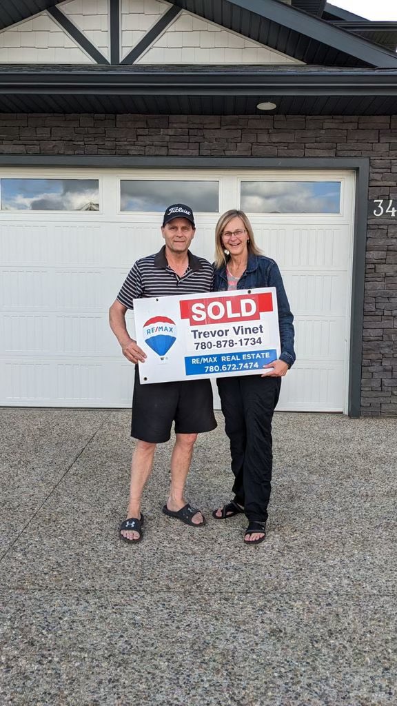 We are excited to have moved to Camrose where I started my new job today @battleriver31! Thanks,Trevor, @REMAXcamrose for helping us find our home! 🏠📚🚌