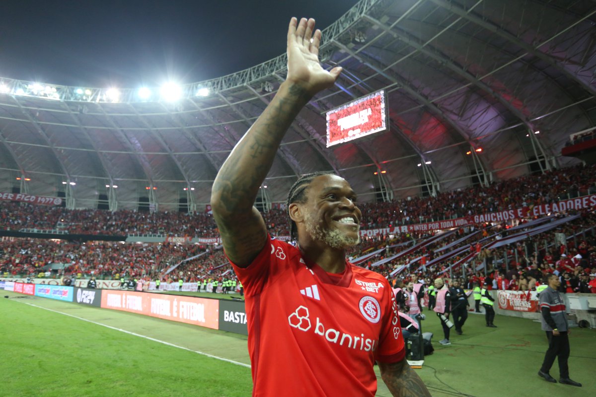 📞 Alô, turma do meião! Aqui o River é eliminado, tá?! 😅👋