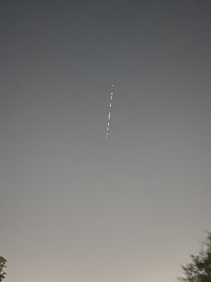 nmkbenavidez's tweet photo. These lights were traveling from west to east over my house (north Austin) around 9:45pm. There was no aircraft noise. As they passed overhead the lights dimmed and eventually faded away. What are these? ⁦@averytomascowx⁩ ⁦@cbsaustin⁩ https://t.co/6yuefRZHeD